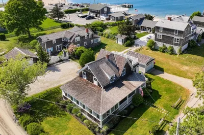 8 Riverway Ave 1