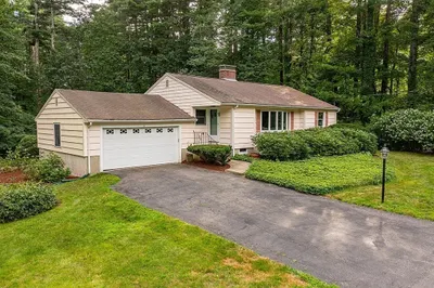 14 Agawam Rd