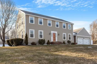 4 Lantern Ln 1