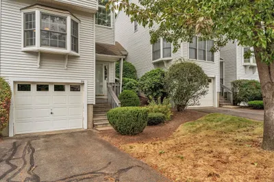 70 Castlegate Dr #70 1