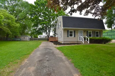 22 Hunting Ln 1
