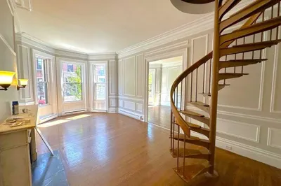 32 Gloucester St #1