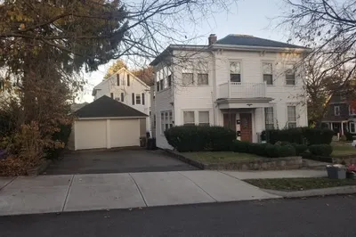 144 Winthrop Ave #1