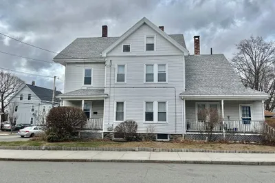 231 River St