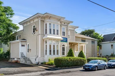 7 William St