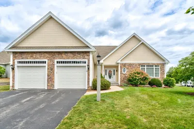 10 Dunrobin Cir #10 1