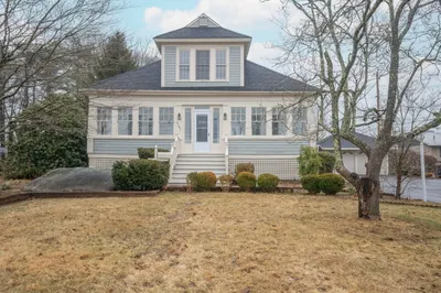 4292 Acushnet Ave 1
