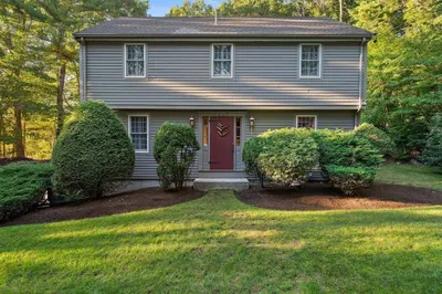 1037 Main St 1