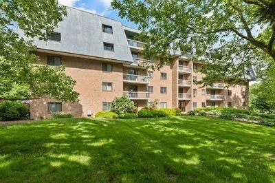 65 Commons Dr #102 1