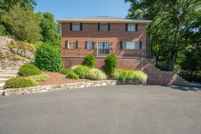 12 Parkway Dr 1