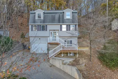42 Riverview St