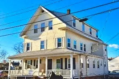 25 Pond St 1