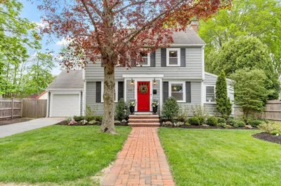 152 Oak Street 1