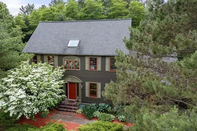 8 Cider Hill Ln