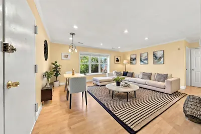 160 Newton St #3 1