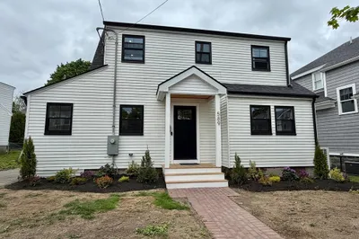 589 Weld St 1