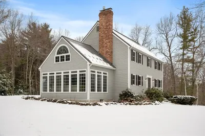 101 Castle Dr 1