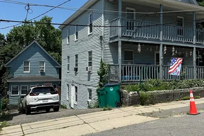 30-32 Rockland St 1