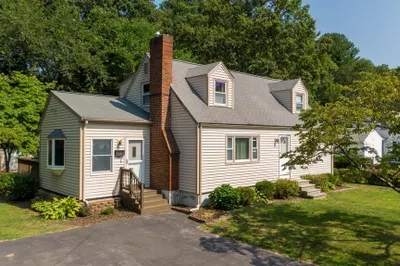 28 Rainbow Ave