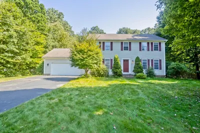 11 Upper River Road 1