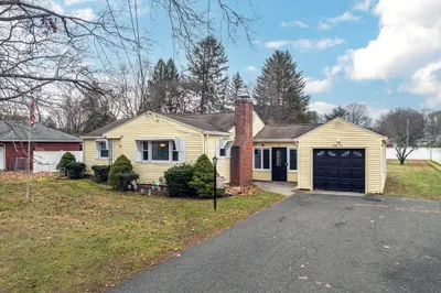 31 Stone Path Ln