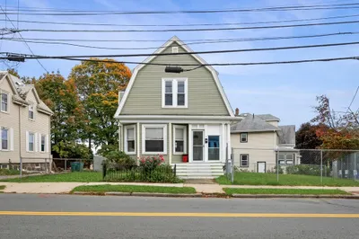 10 Holyoke St 1