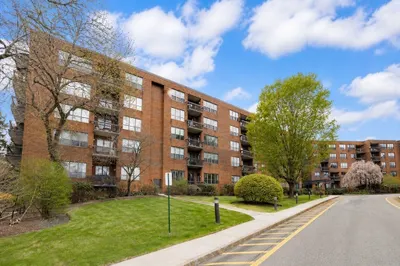 210 Nahanton St #102 1
