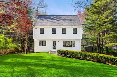 4 Tiffany Ln 1