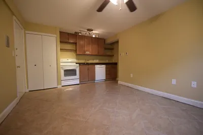 1 Colonial Village Dr #3
