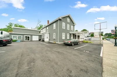 190 Center St