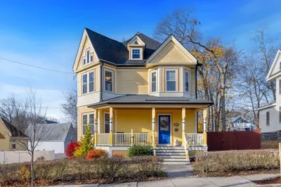 136 Hawthorne Street 1