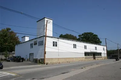 380 Main St 1