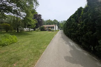 74 Ellis Rd