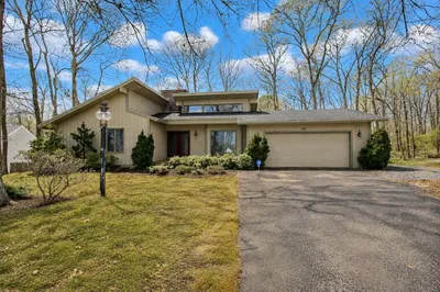 60 Redwood Cir 1