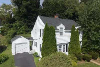 25 Westwood Pkwy 1