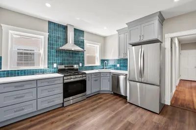 18 Lyon St #3