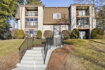 4 Greenbriar Drive #207 1