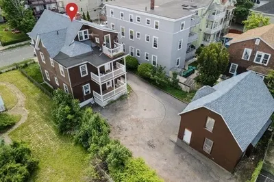 42 Baker St