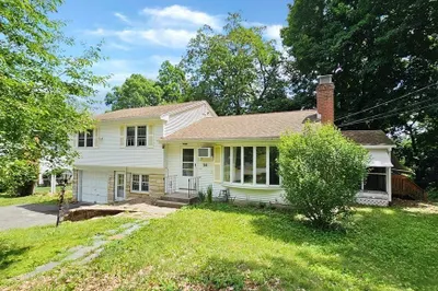 26 Oak Bluff Cir