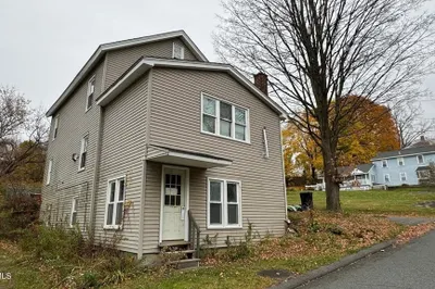 38 Murray Ave