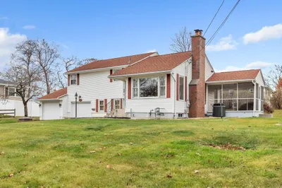 38 Mount Tom Avenue 1