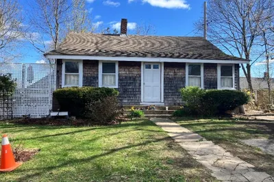 105r Main St