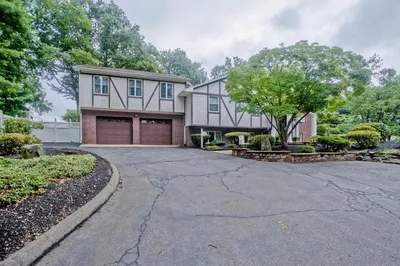 60 Michael Dr 1