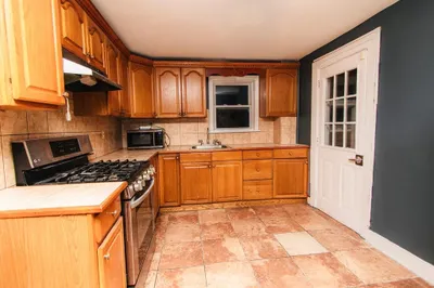 22 Bolton Pl #1