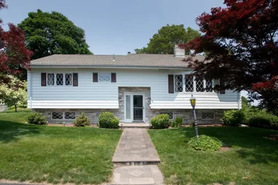 74 Kenyon Rd 1