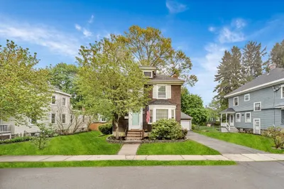 98 Haseltine St