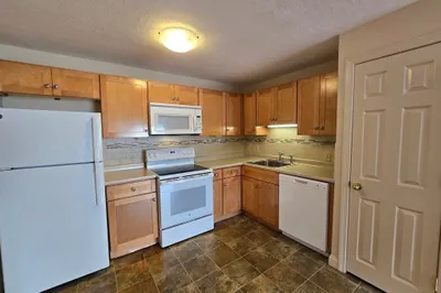 725 Broad St #8
