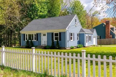 376 Pleasant St 1