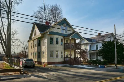 78 Pleasant St 1