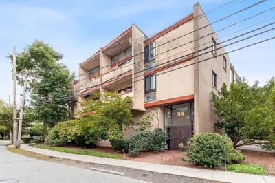 94 Beaconsfield Rd #201